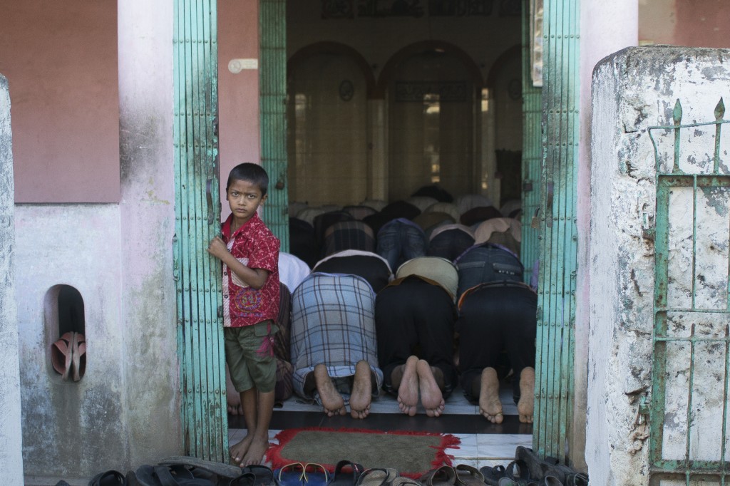 Muslims praying Bangladesh